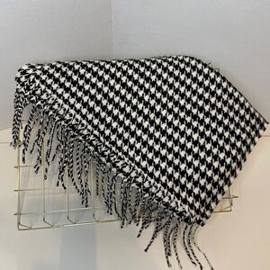 Black and White Houndstooth Cashwear Scarf